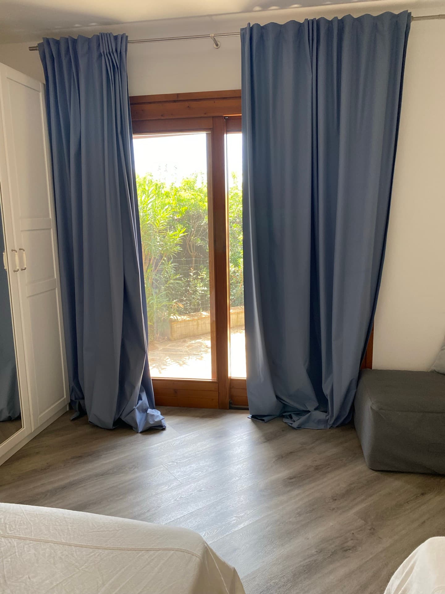 Second bedroom with twin beds